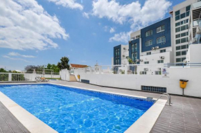 Deluxe apartment in Albufeira old town, 200m walk to beach, pool parking